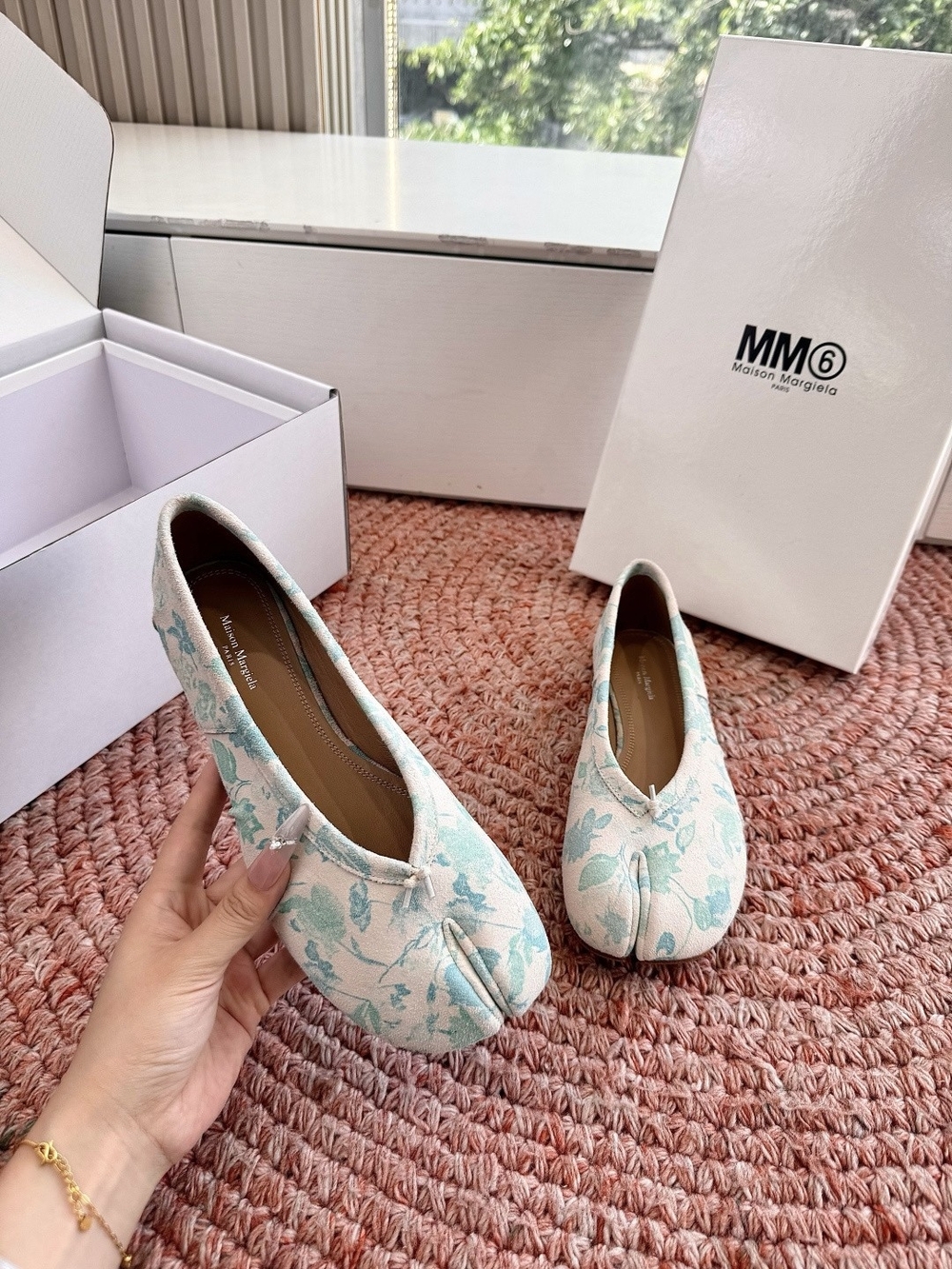 Maison Martin Margiela Floral Tabi Ballet Flats in White and Light Blue - Picture 2 of 9